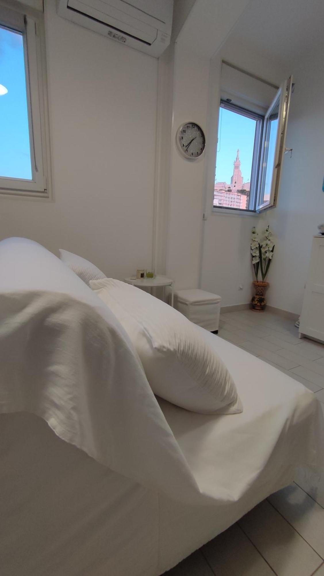 Appartement T2 Vue sur la Basilique de Notre Dame de la Garde à Marseille Extérieur photo