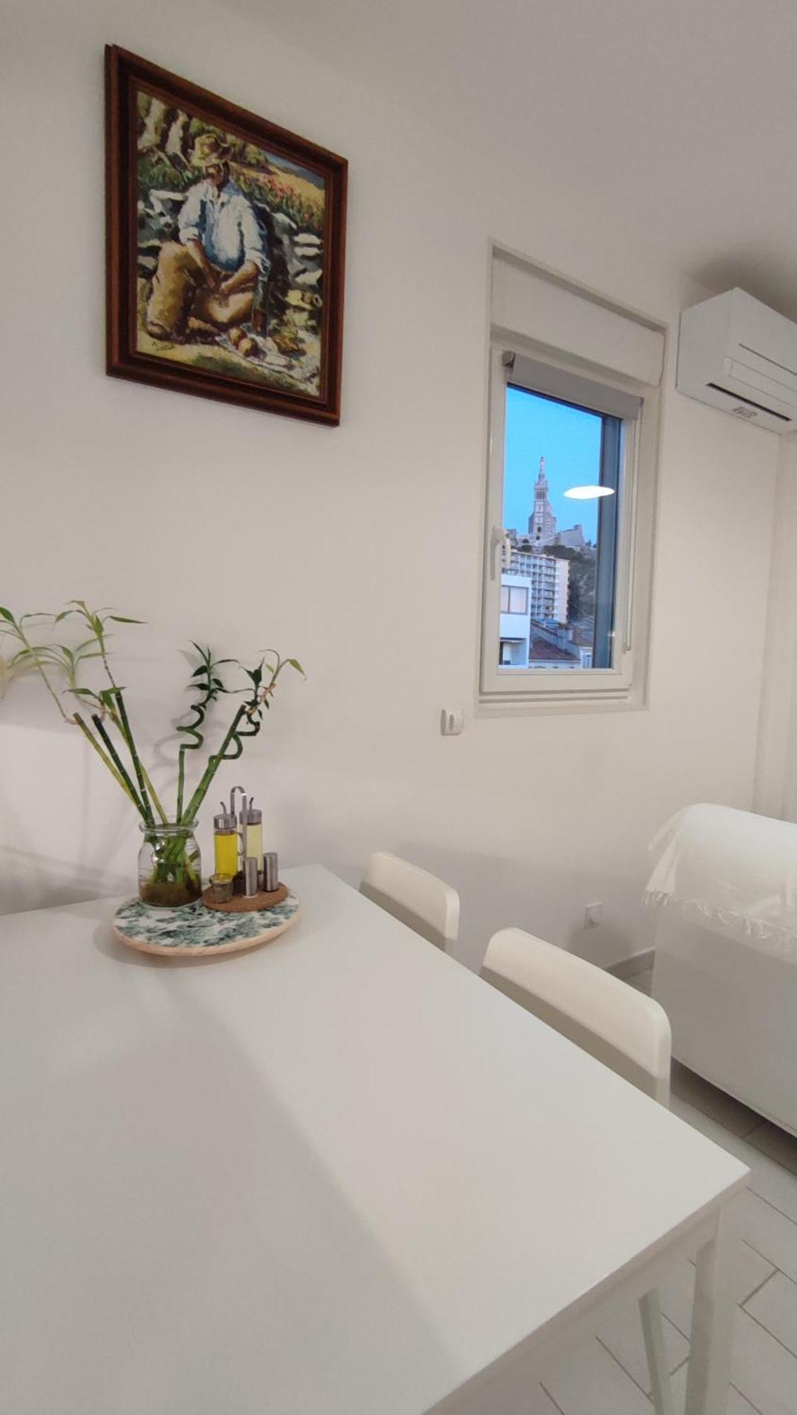 Appartement T2 Vue sur la Basilique de Notre Dame de la Garde à Marseille Extérieur photo