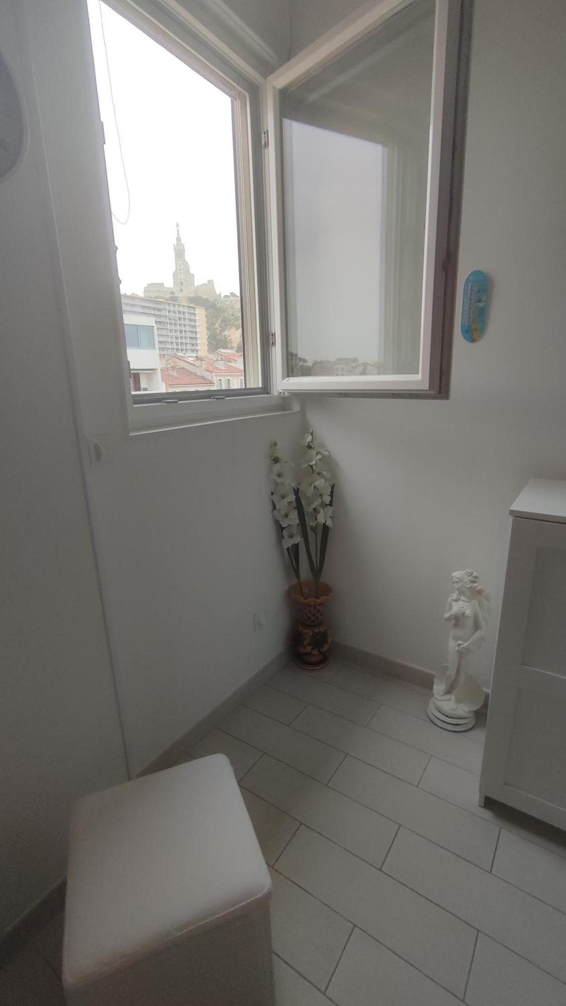Appartement T2 Vue sur la Basilique de Notre Dame de la Garde à Marseille Extérieur photo