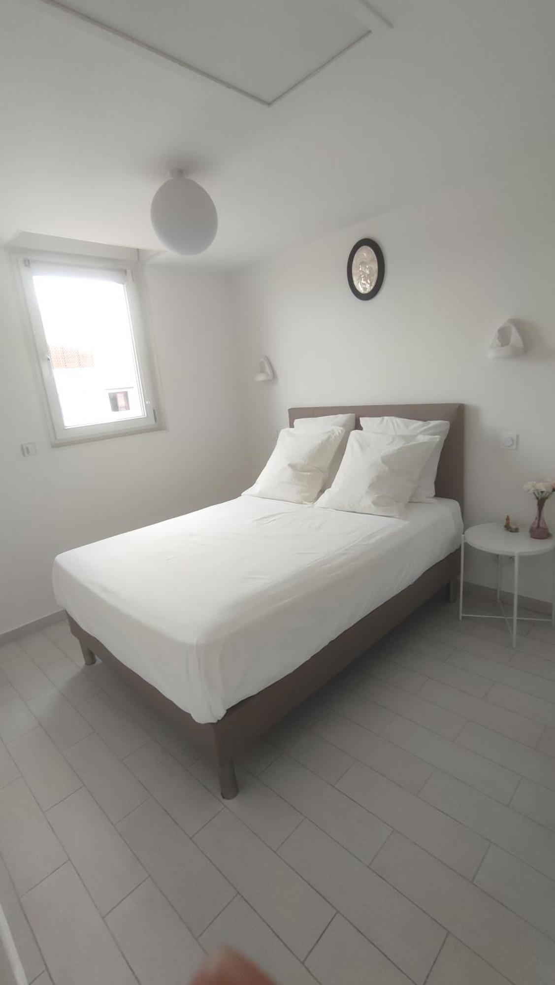 Appartement T2 Vue sur la Basilique de Notre Dame de la Garde à Marseille Extérieur photo